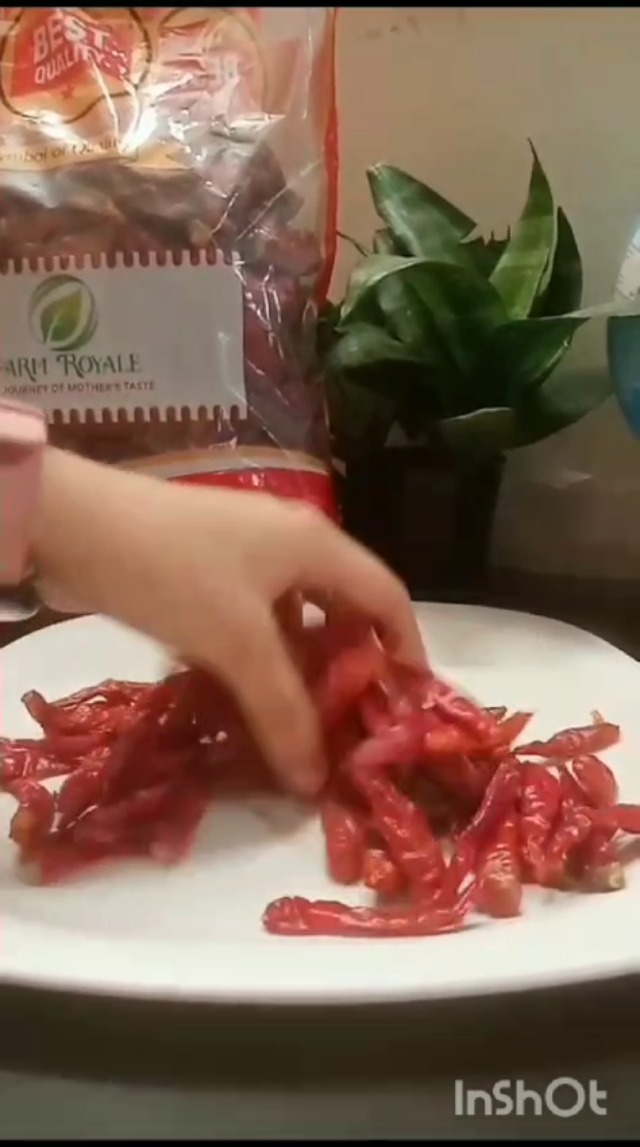 Farm Royale MathaniaStemless Red Chilli(Lal Mirch) Whole -500gms